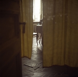 RUSSIA / St.Petersburg / July 2007 / Interior of a communal appartment. Most communal appartments have been created in pre-Soviet residential buidings, many of them have never been renovated since they were built in 19 - early 20 centuries.  

© Max Sher / Anzenberger